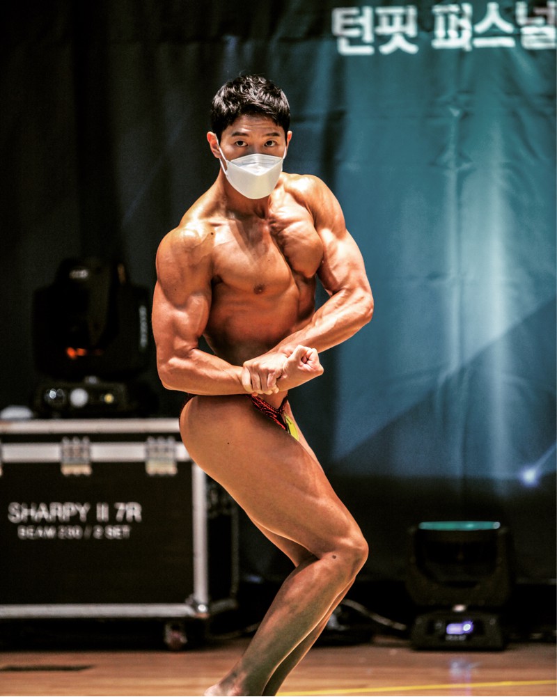 고요한 커버 이미지