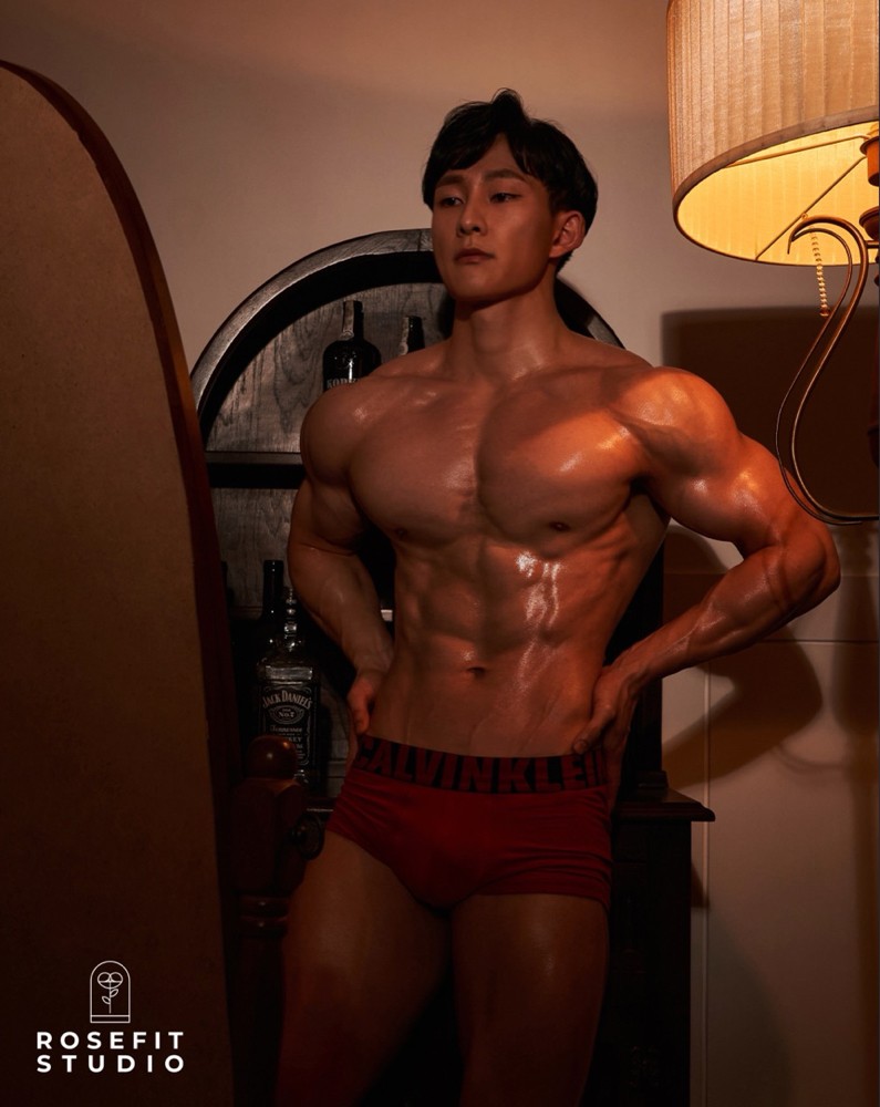 김홍 커버 이미지